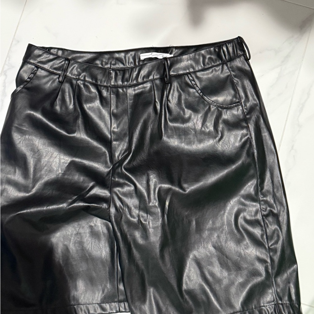 Black Midi Bermuda Shorts for Night Out